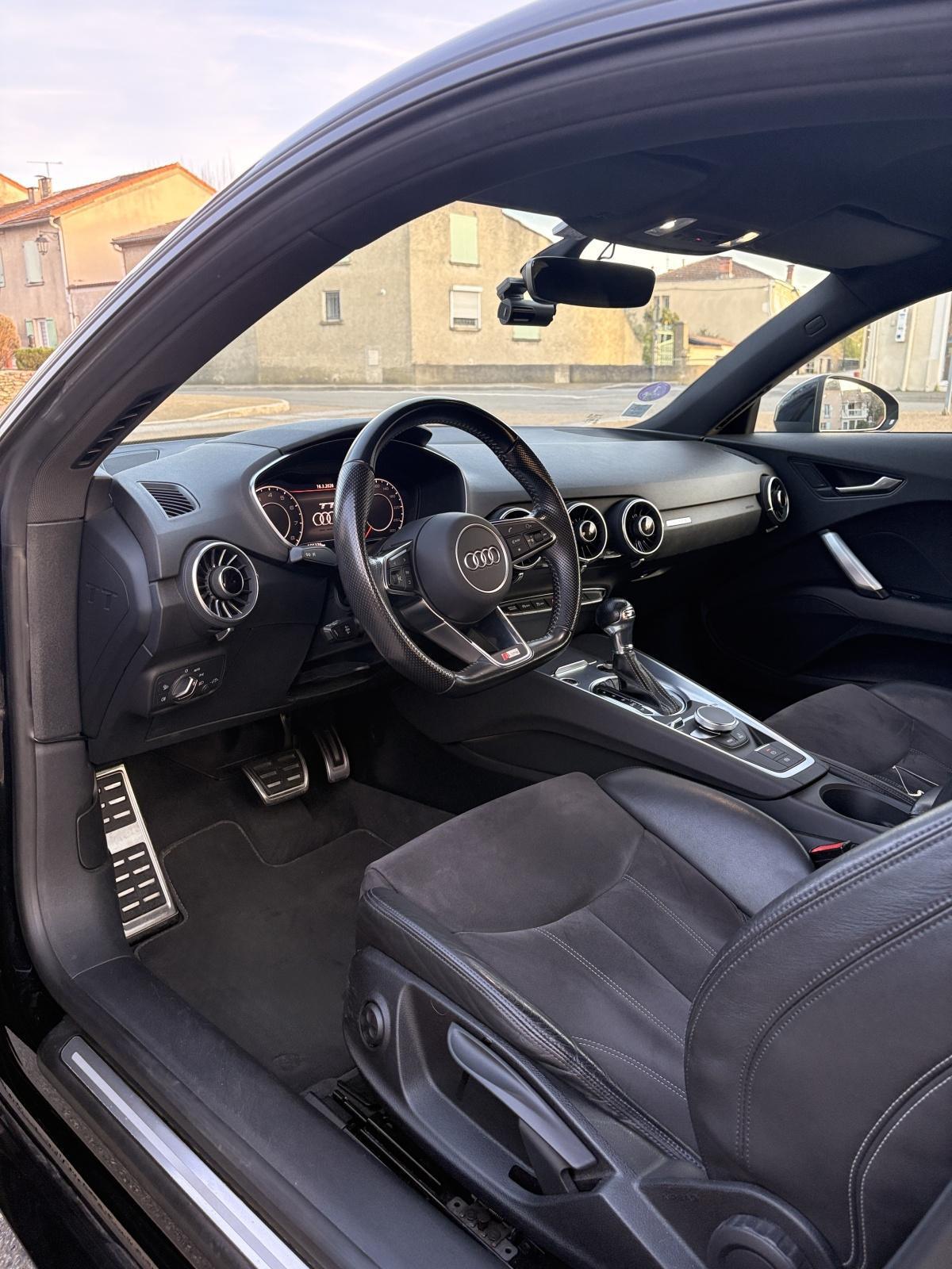 AUDI TT 1.8L S-LINE S-TRONIC