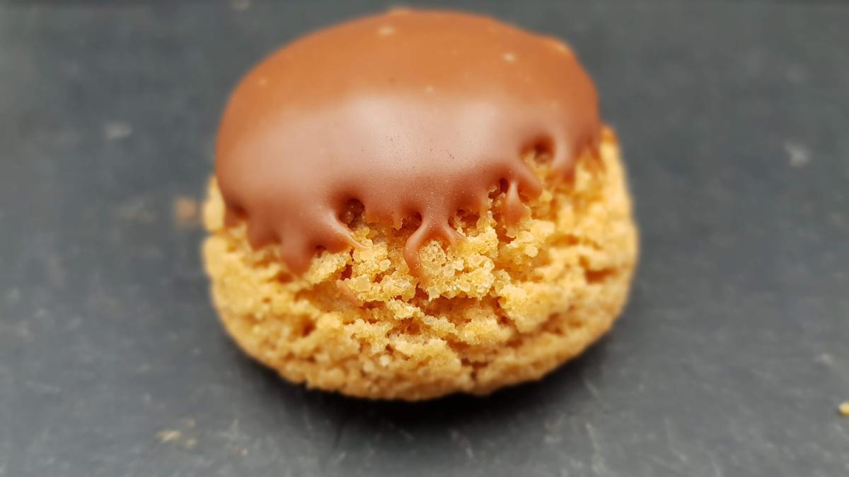Choux Garnis - Chocolat, Vanille, Praliné Choux Garnis - Chocolat, Vanille, Praliné