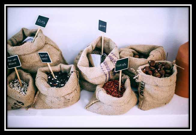 Le Petit Marché : Les commerçants sur la place Le Petit Marché : Les commerçants sur la place