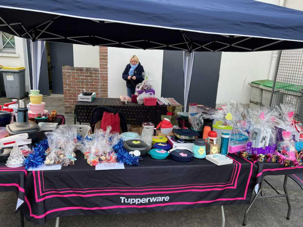 Le Petit Marché : Les commerçants sur la place Le Petit Marché : Les commerçants sur la place