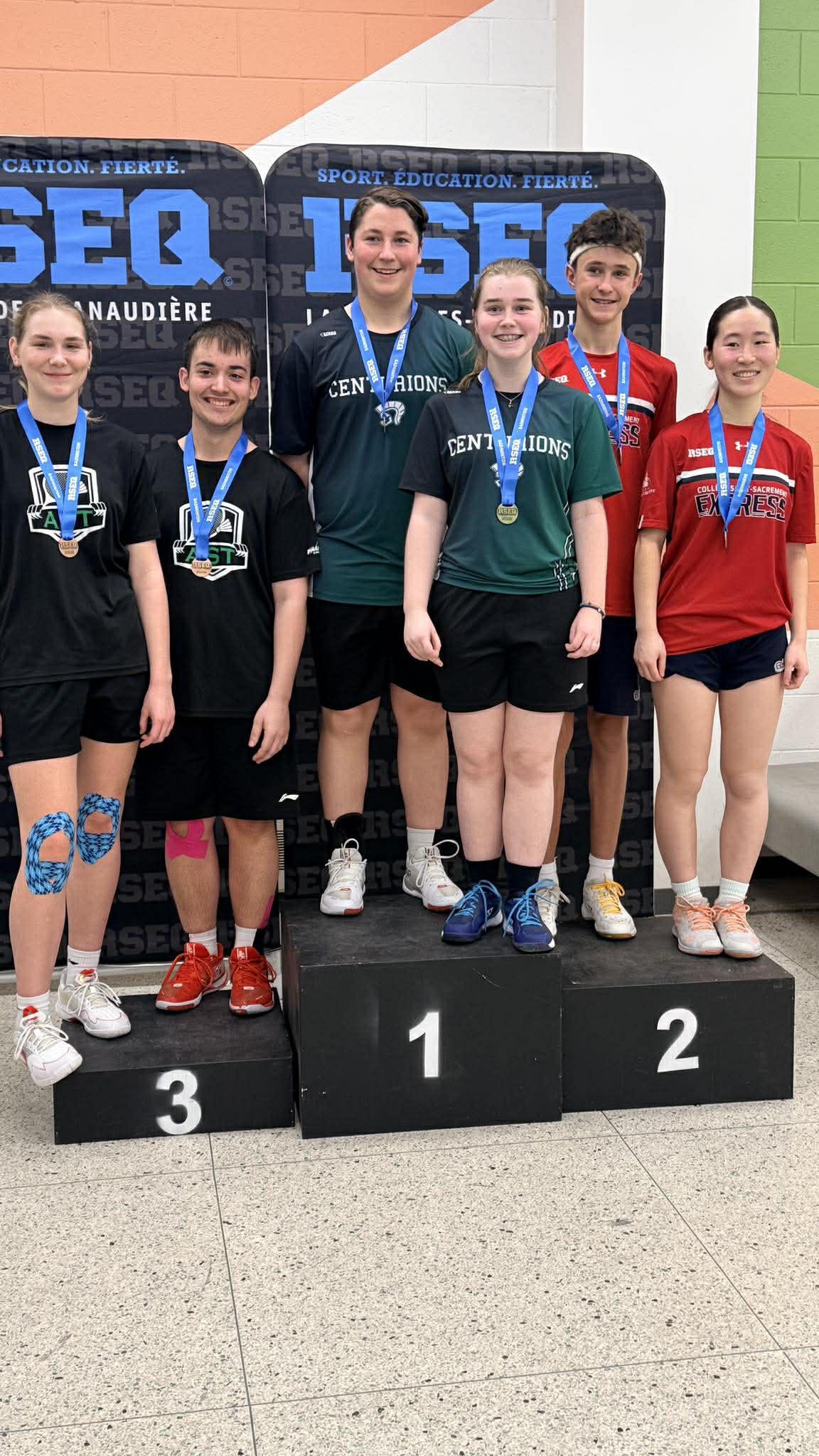 Championnats régionaux de badminton : une récolte exceptionnelle pour l’AST 🏸