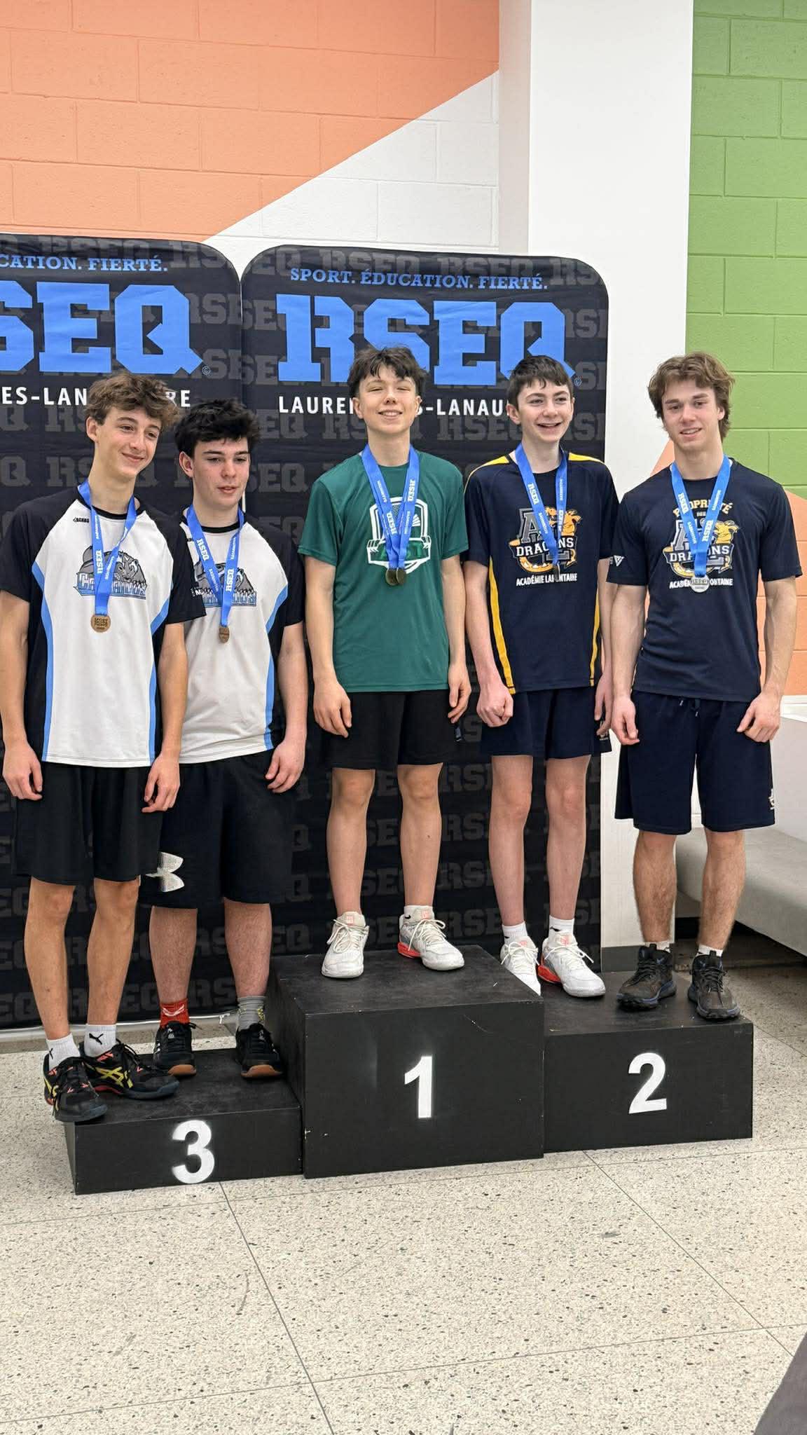 Championnats régionaux de badminton : une récolte exceptionnelle pour l’AST 🏸