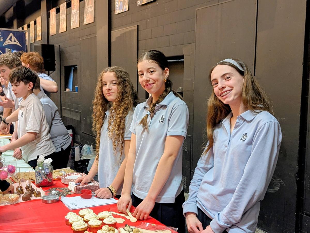 C’est le temps du fameux Bake Sale des élèves d’ÉCOM! 