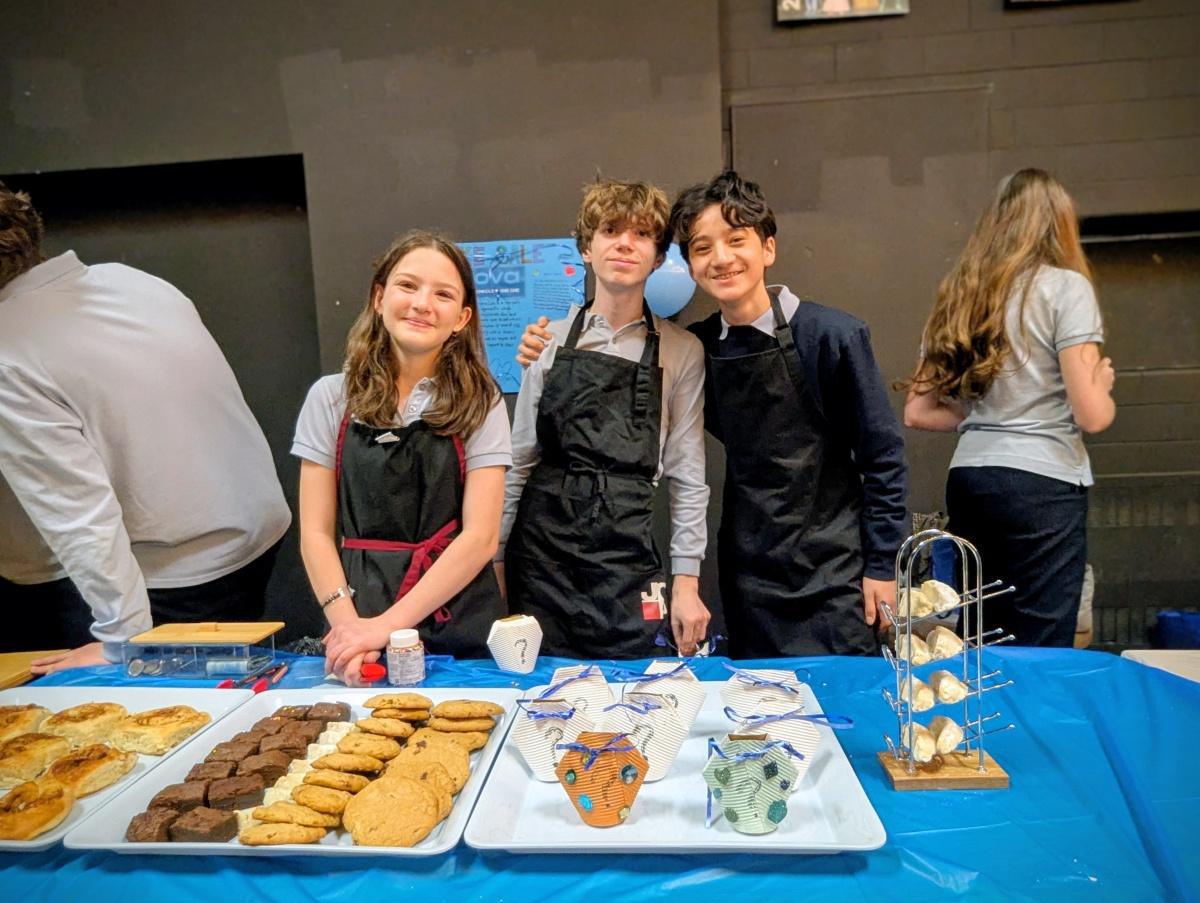 C’est le temps du fameux Bake Sale des élèves d’ÉCOM! C’est le temps du fameux Bake Sale des élèves d’ÉCOM!