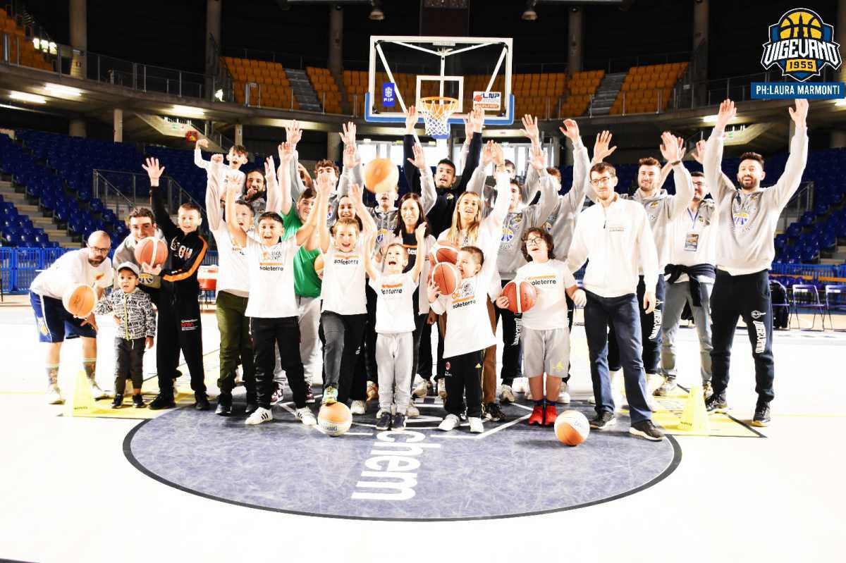 "Vigevano c'è per Soleterre" e "School Loves Basketball", una giornata di festa al PalaELAchem