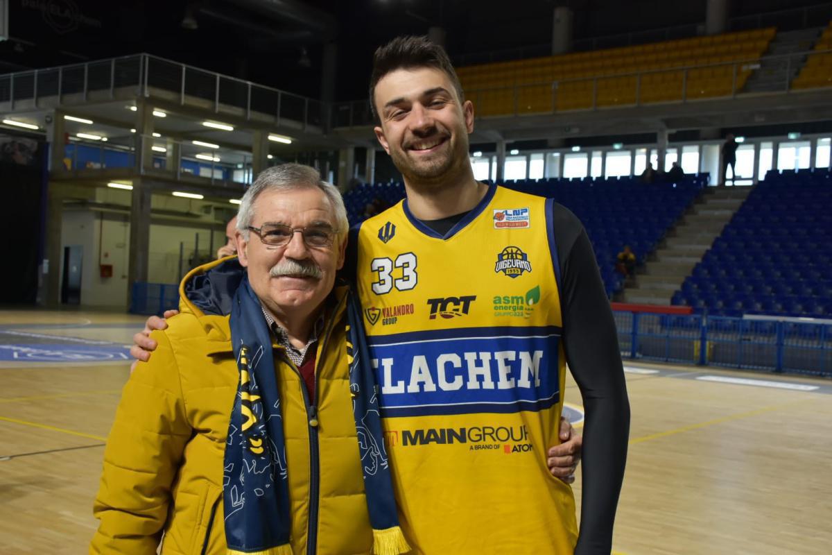 Abbonati "Eroi", sabato 20 aprile la consegna al PalaELAchem delle foto scattate con i giocatori Abbonati "Eroi", sabato 20 aprile la consegna al PalaELAchem delle foto scattate con i giocatori