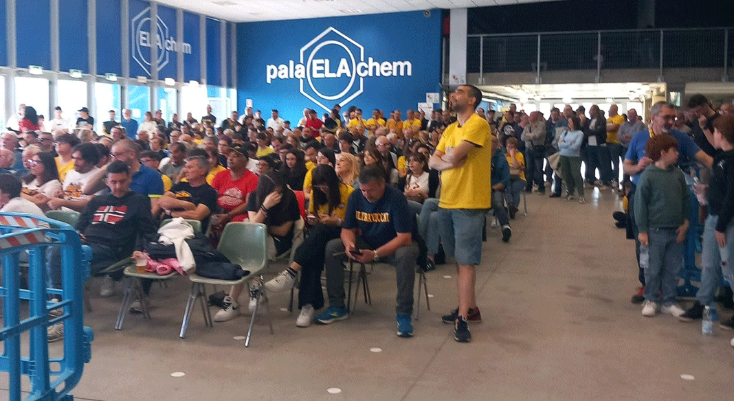 Oltre 400 tifosi al PalaELAchem per sostenere Vigevano in gara-1, appuntamento a martedì Oltre 400 tifosi al PalaELAchem per sostenere Vigevano in gara-1, appuntamento a martedì
