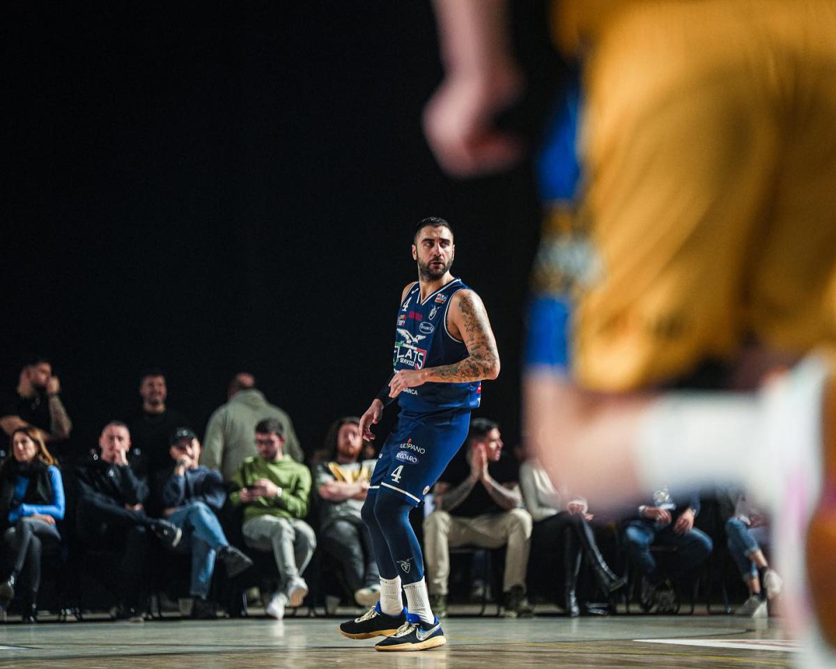 Aradori (Bologna) e Johnson (Rieti) votati migliori giocatori della stagione regolare Aradori (Bologna) e Johnson (Rieti) votati migliori giocatori della stagione regolare