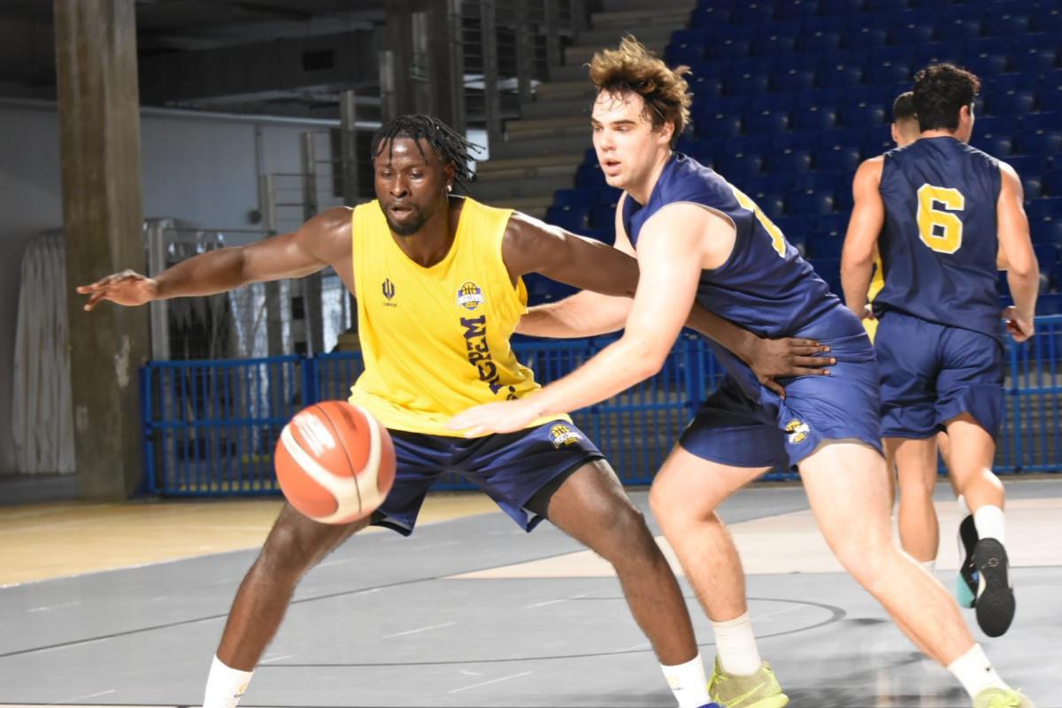 Primo allenamento di Oduro, Pansa: "Grande disponibilità al sacrificio da parte di tutti" Primo allenamento di Oduro, Pansa: "Grande disponibilità al sacrificio da parte di tutti"