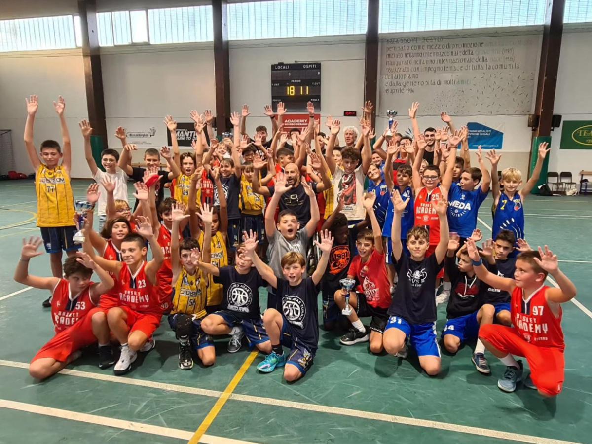 Gli Esordienti CAT vincono il torneo "Play 4 Kids" giocato a Seveso Gli Esordienti CAT vincono il torneo "Play 4 Kids" giocato a Seveso