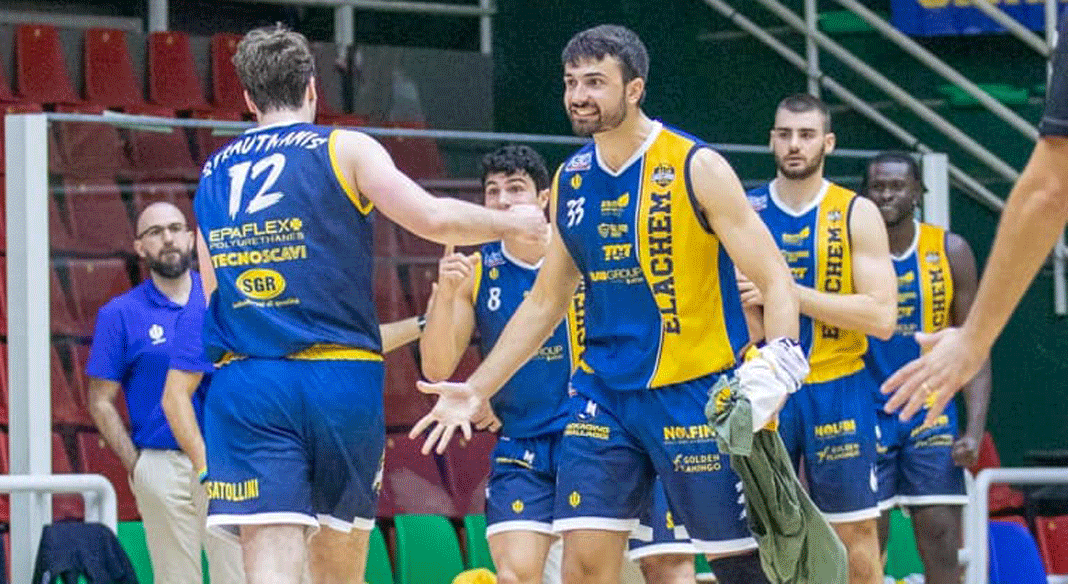 Verso la sfida interna contro Nardò, Spaccasassi: "Dobbiamo dare tutti di più" Verso la sfida interna contro Nardò, Spaccasassi: "Dobbiamo dare tutti di più"