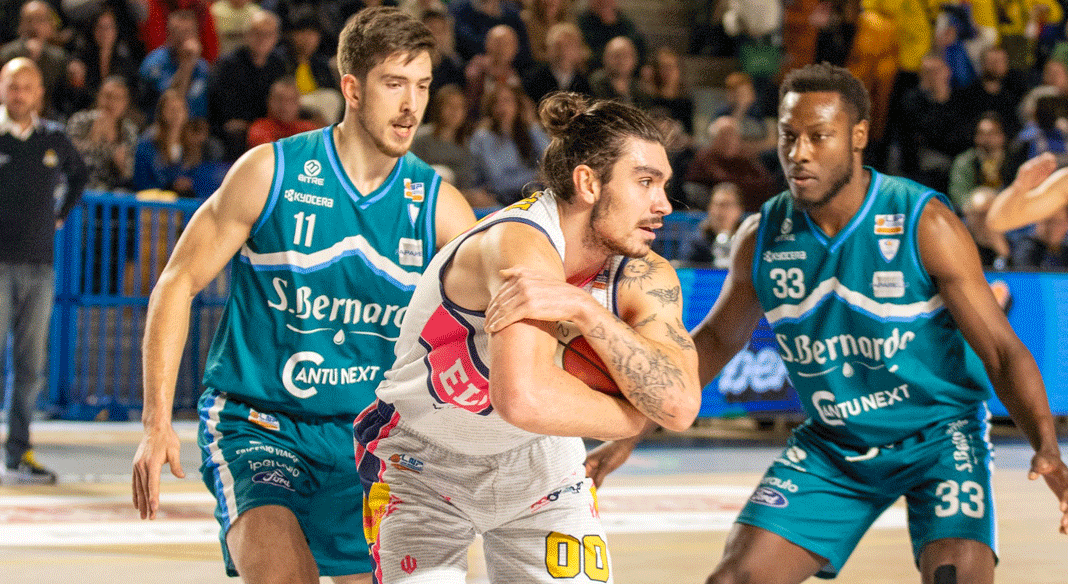 Settima sfida della storia fra Vigevano e Cantù in campionato Settima sfida della storia fra Vigevano e Cantù in campionato