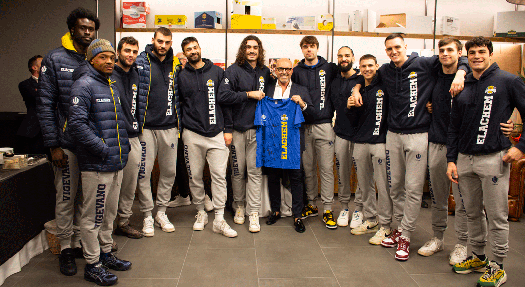 Si rinnova la collaborazione decennale fra AM Packaging e Nuova Pallacanestro Vigevano 1955 Si rinnova la collaborazione decennale fra AM Packaging e Nuova Pallacanestro Vigevano 1955