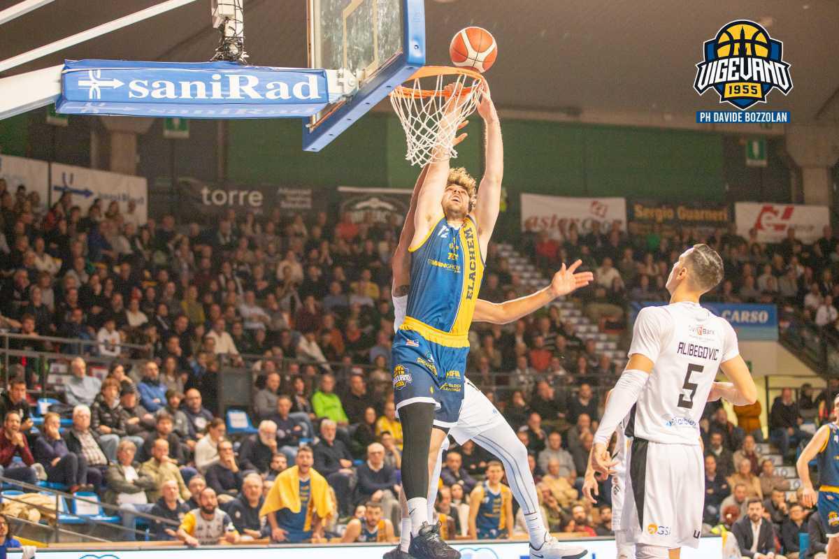 Hickey è inarrestabile, Udine rimonta e supera Vigevano 93-87 Hickey è inarrestabile, Udine rimonta e supera Vigevano 93-87