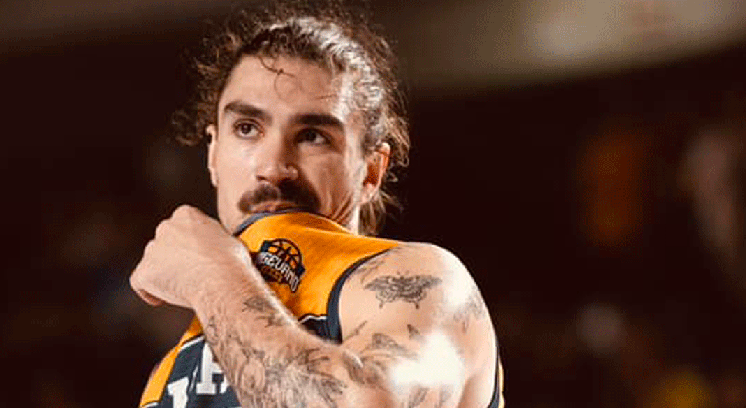 Leardini suda con i compagni: "Sarà un dicembre impegnativo ma possiamo giocarcela con tutti" Leardini suda con i compagni: "Sarà un dicembre impegnativo ma possiamo giocarcela con tutti"