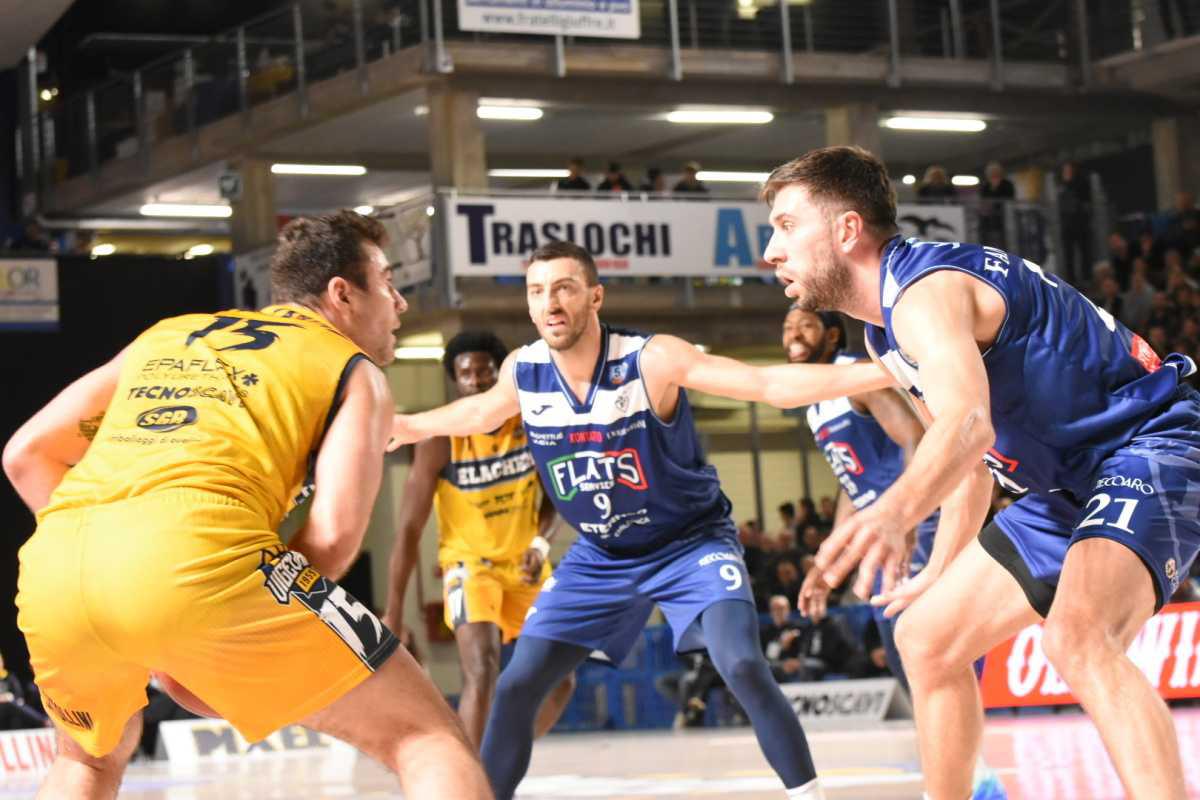 Vigevano cala nel finale e Bologna passa 71-78 al palaELAchem