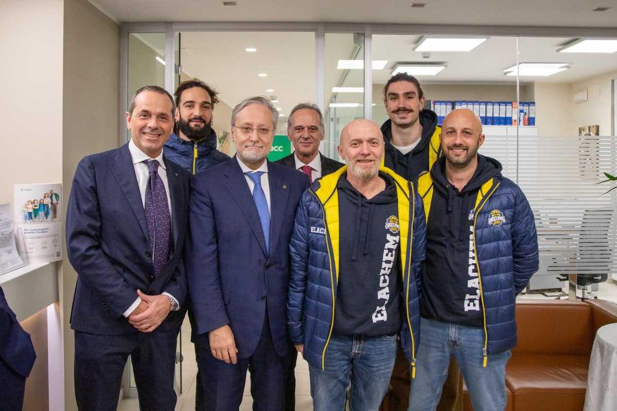 Nuova Pallacanestro Vigevano 1955 in visita nella nuova sede di Bcc Carate Brianza 