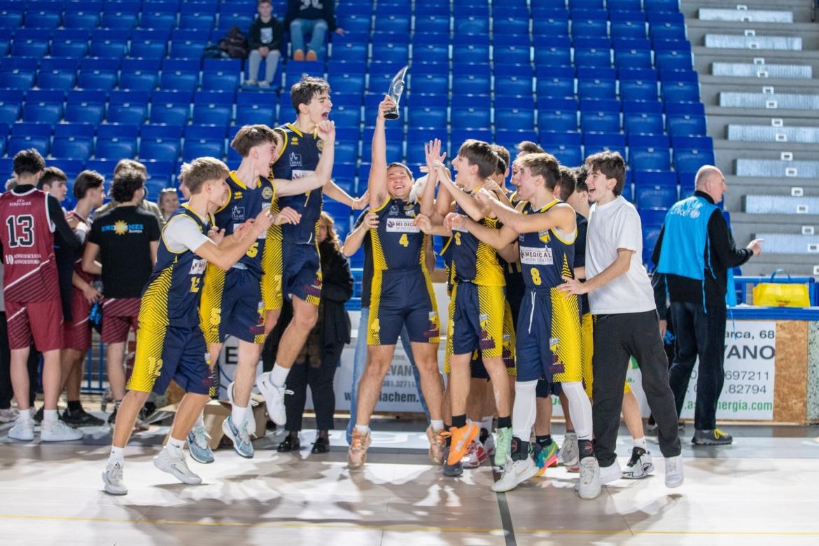 Il Liceo Ginnasio Statale Cairoli si aggiudica la "Vigevano Winter School Cup 2024" Il Liceo Ginnasio Statale Cairoli si aggiudica la "Vigevano Winter School Cup 2024"