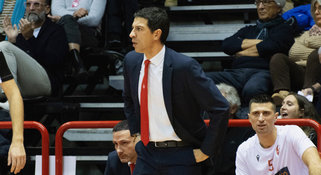 Martino: "Nervosismo ingiustificato nel primo tempo, ma il gruppo ha reagito" Martino: "Nervosismo ingiustificato nel primo tempo, ma il gruppo ha reagito"