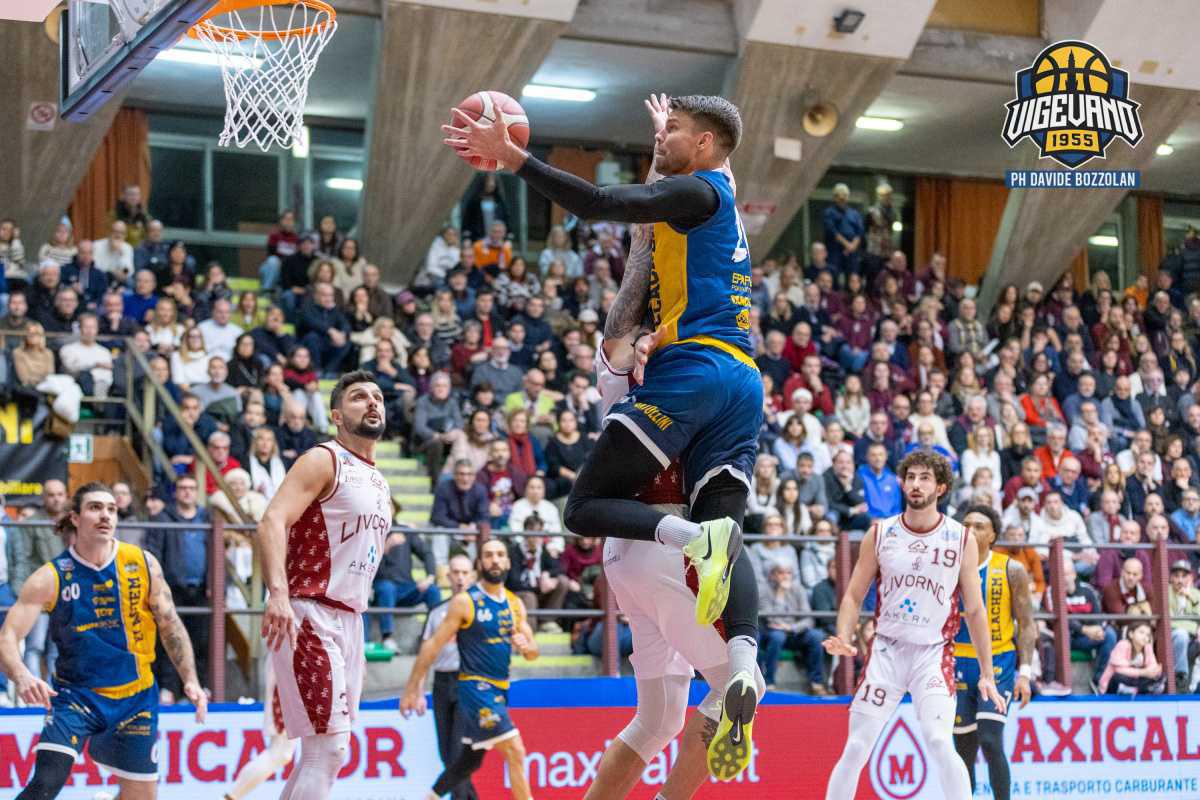 Vigevano sbanca Livorno 62-64: toscani agganciati in classifica Vigevano sbanca Livorno 62-64: toscani agganciati in classifica