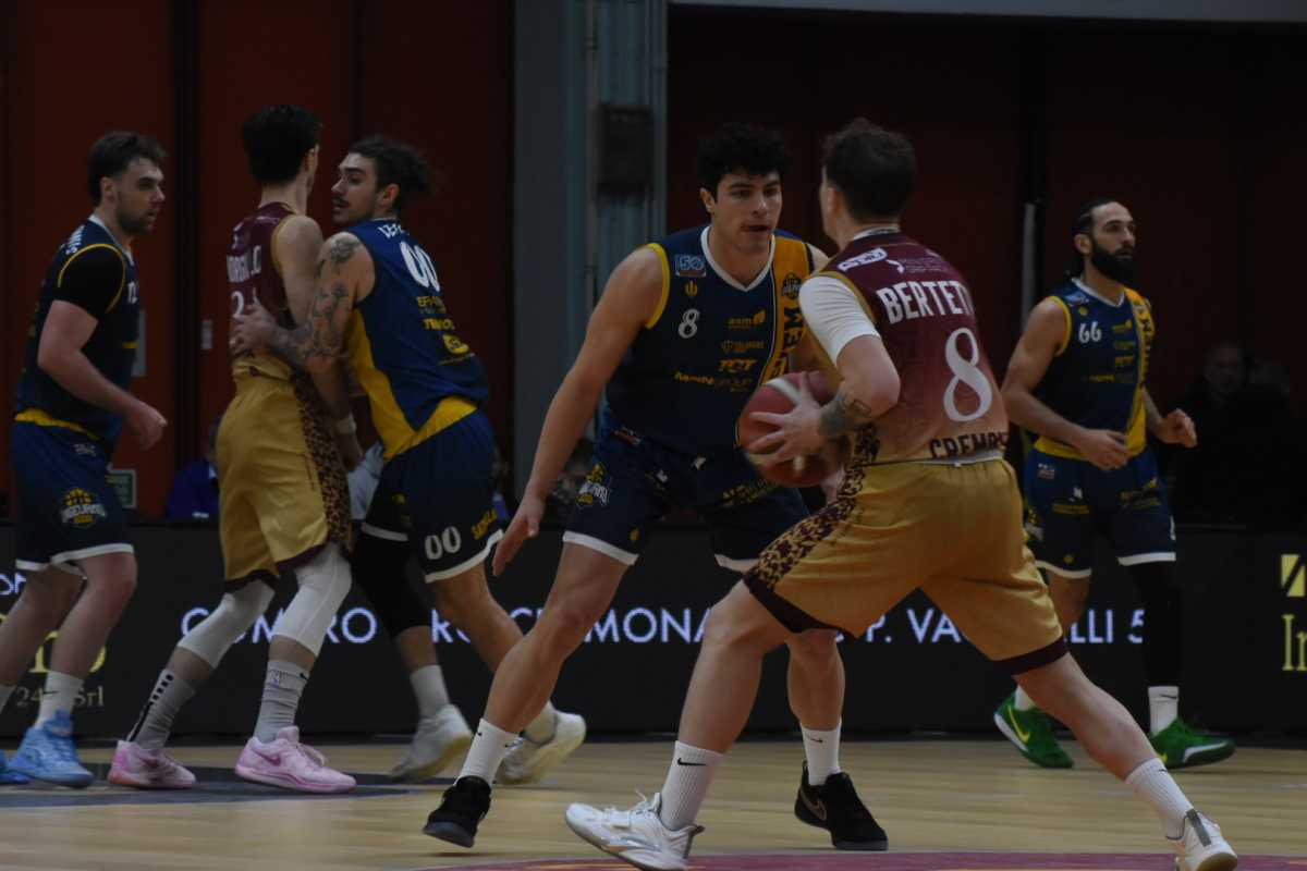 L'ex Bertetti è inarrestabile, Cremona batte Vigevano 92-73 L'ex Bertetti è inarrestabile, Cremona batte Vigevano 92-73