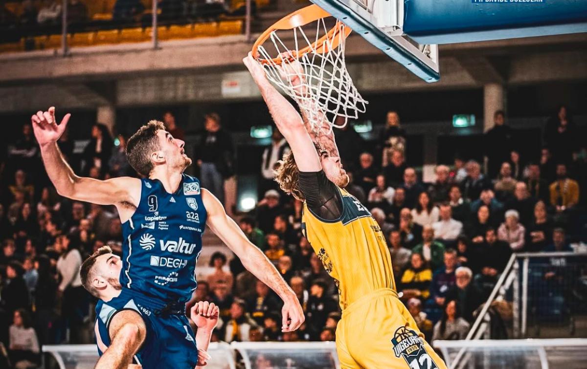 Frattura del secondo metacarpo della mano sinistra per Kristofers Strautmanis Frattura del secondo metacarpo della mano sinistra per Kristofers Strautmanis