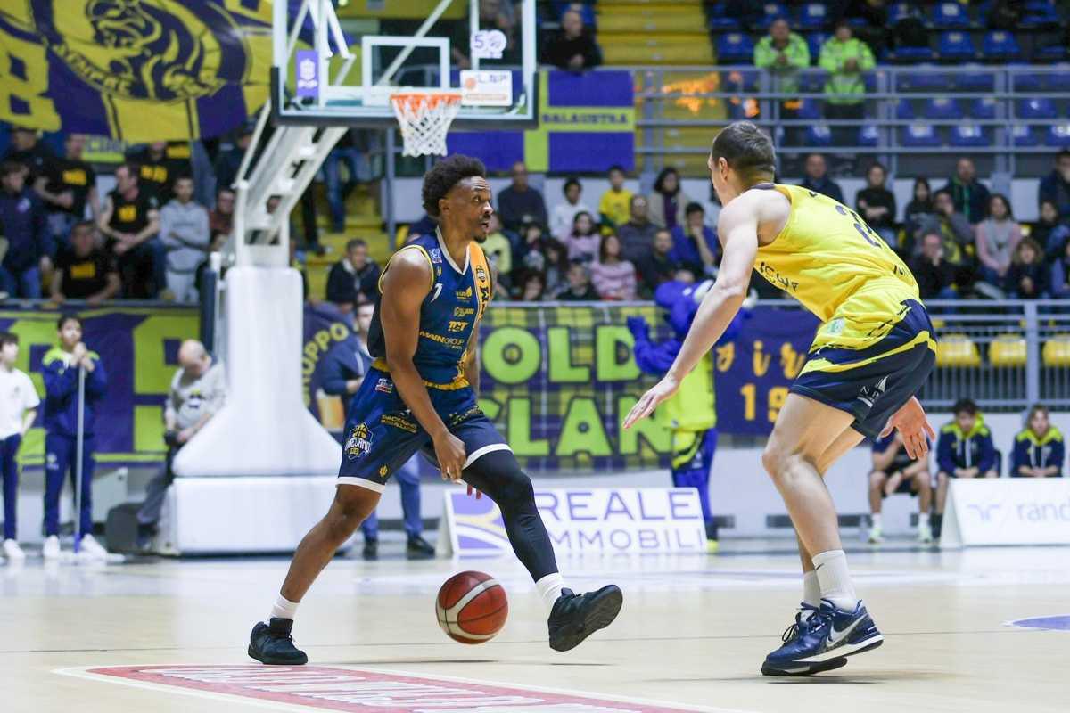 Montano castiga Vigevano: la ELAchem perde 73-62 a Torino