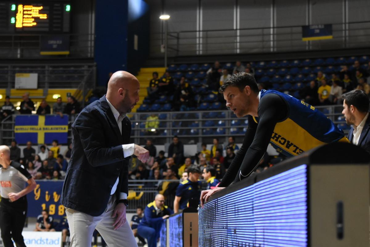 Pansa: "Decisivi rimbalzi, Montano e la nostra poca bravura nell'attaccare i cambi" Pansa: "Decisivi rimbalzi, Montano e la nostra poca bravura nell'attaccare i cambi"