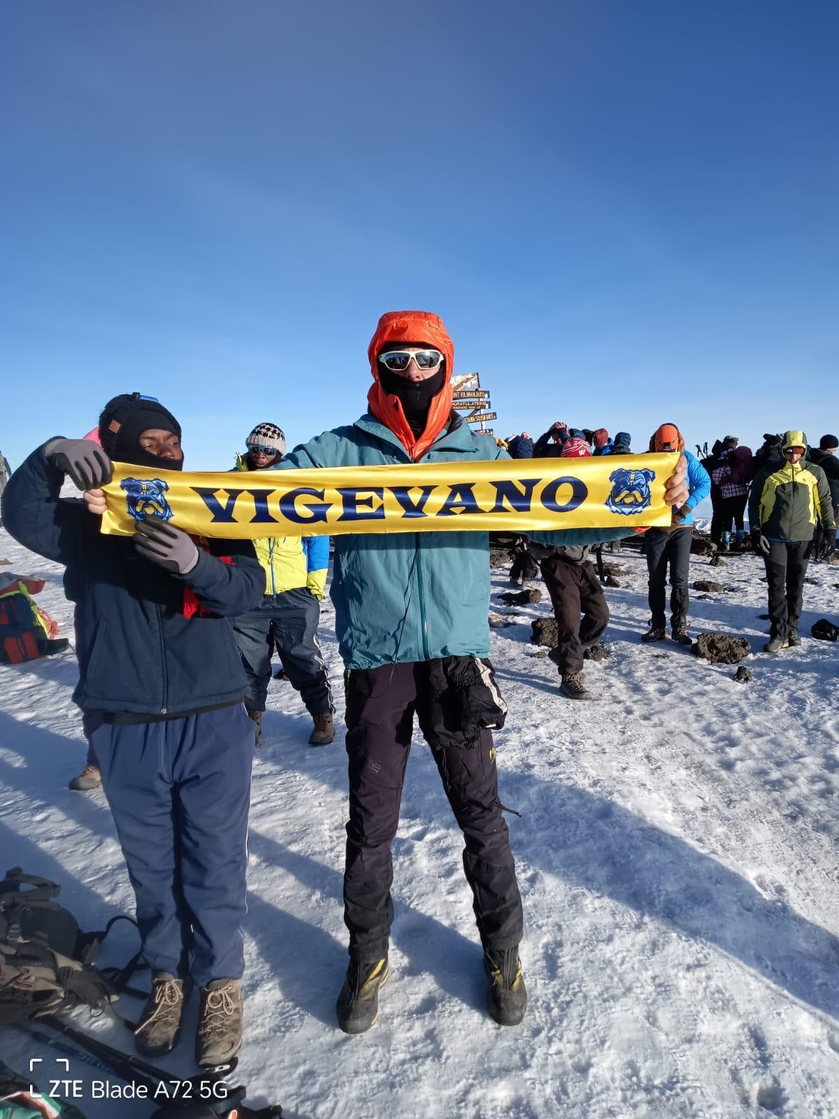 Vigevano 1955 in cima al mondo con il tifoso Luca Colli. Venerdì 28/02 le sue imprese al Cagnoni Vigevano 1955 in cima al mondo con il tifoso Luca Colli. Venerdì 28/02 le sue imprese al Cagnoni