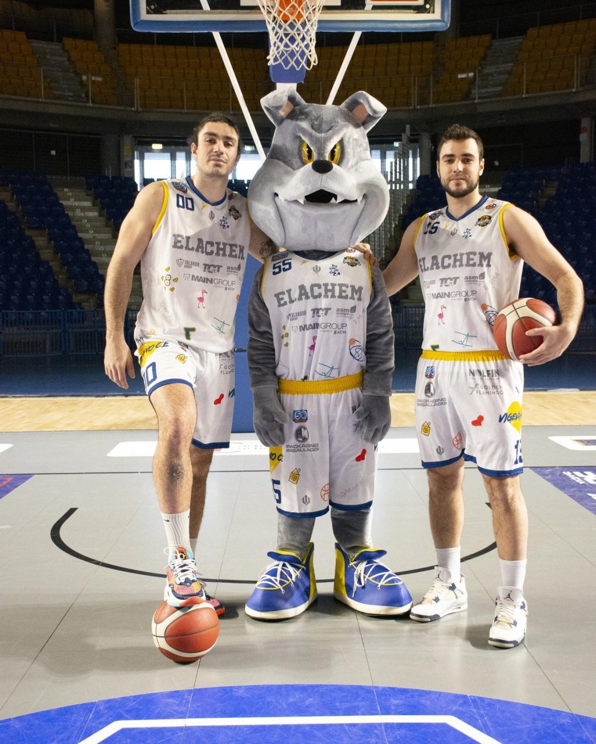 Ultime ore per l'acquisto delle maglie celebrative di "Vigevano 1955 per Soleterre" Ultime ore per l'acquisto delle maglie celebrative di "Vigevano 1955 per Soleterre"