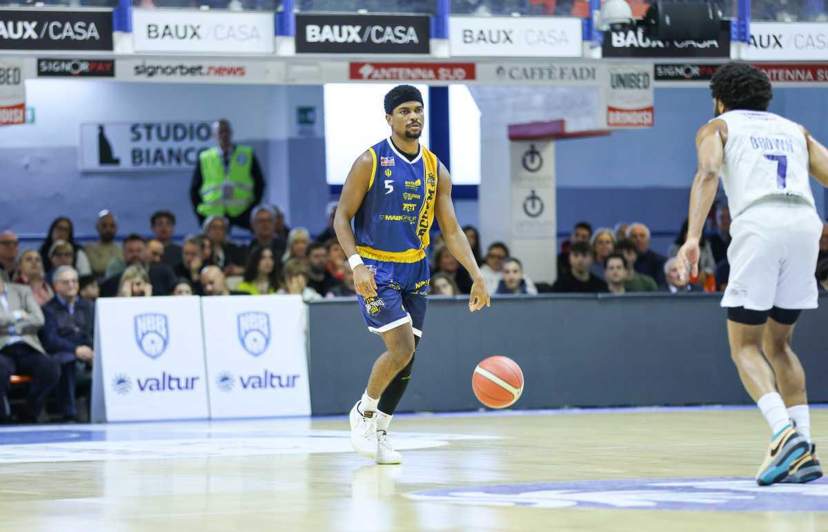 Vigevano si spegne strada facendo a Brindisi: Brown decisivo, finisce 83-68 