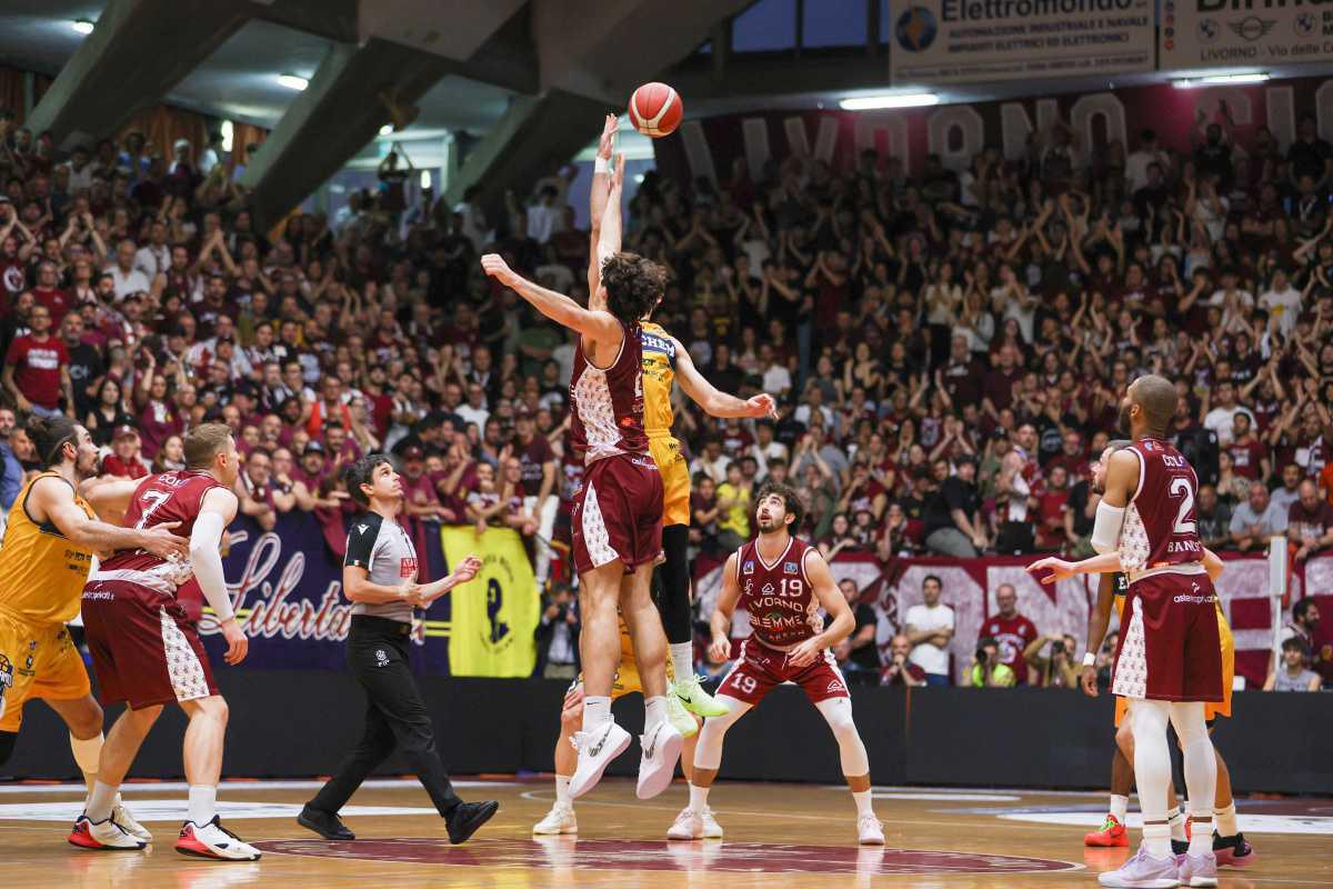 Vigevano spreca un vantaggio di 21 punti e cede ancora al supplementare: Livorno va 2-0