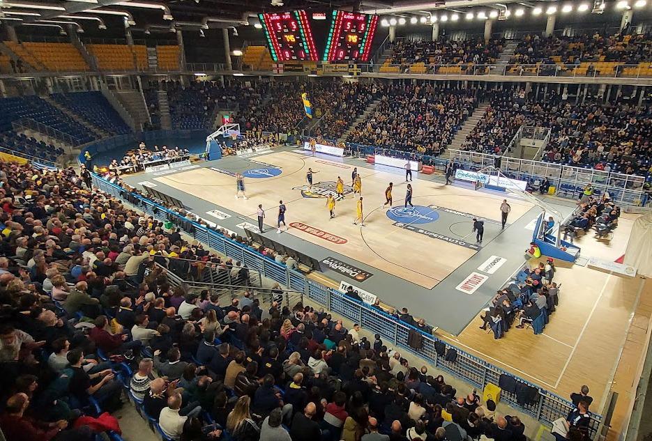 Ultimi tagliandi in vendita on line per gara-3, biglietteria aperta alle 19.45 Ultimi tagliandi in vendita on line per gara-3, biglietteria aperta alle 19.45