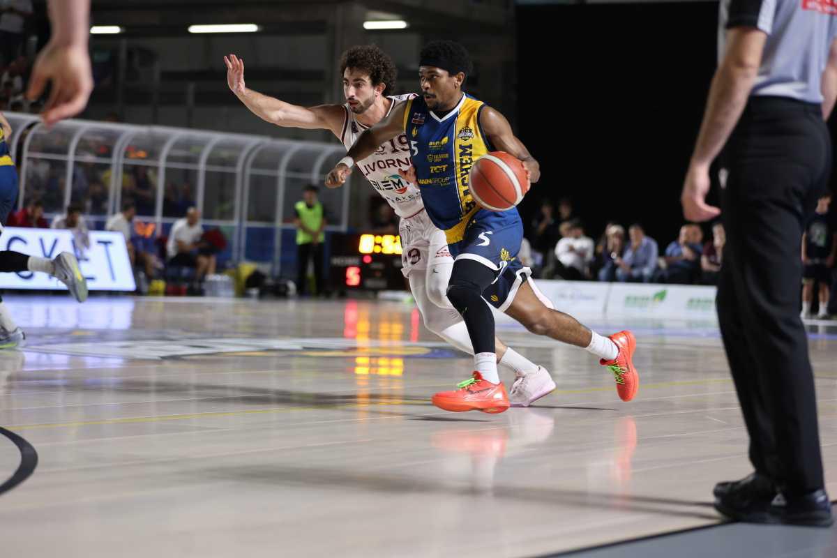 Vigevano è viva: batte 79-72 Livorno in gara-3 e riduce lo svantaggio