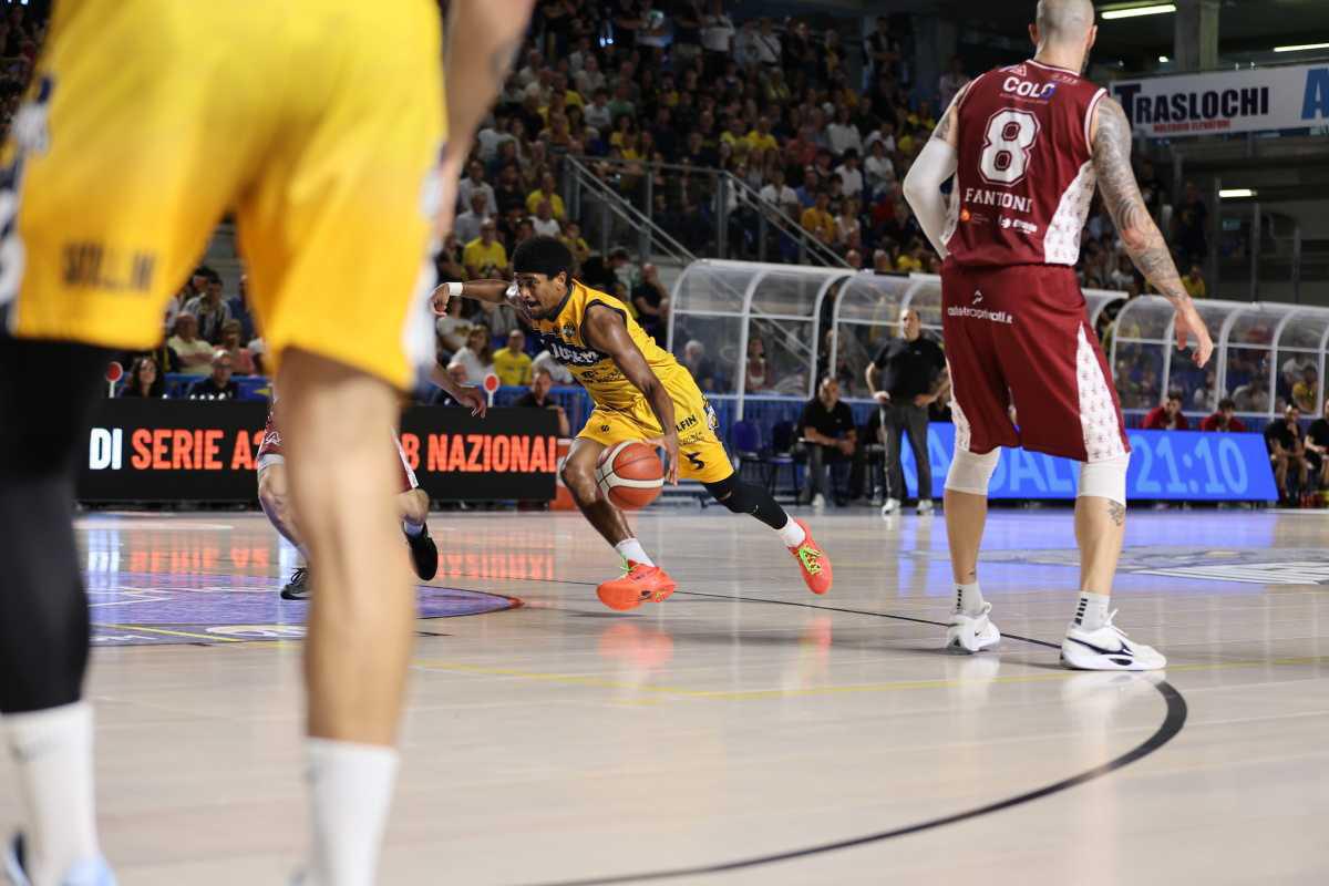Vigevano al cardiopalma: 83-79 su Livorno, si va a gara-5