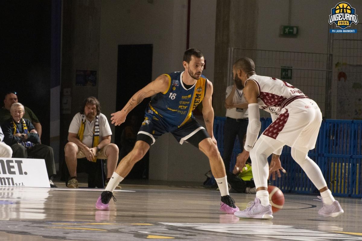 Si chiude la parentesi di Tommaso Raspino con la maglia di Vigevano 1955 Si chiude la parentesi di Tommaso Raspino con la maglia di Vigevano 1955