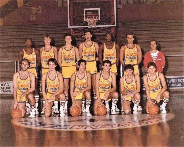 Addio a Claudio Polloni, bomber degli Ottanta nella Vigevano di serie A2 Addio a Claudio Polloni, bomber degli Ottanta nella Vigevano di serie A2
