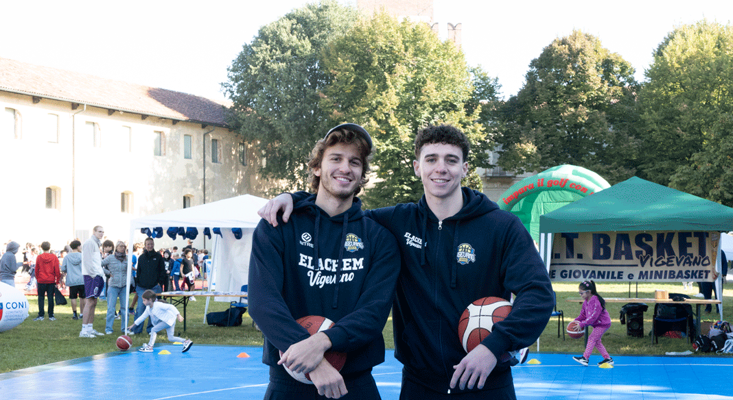 Vigevano 1955 insieme alle scuole sul campo di "Sport Exhibition" 