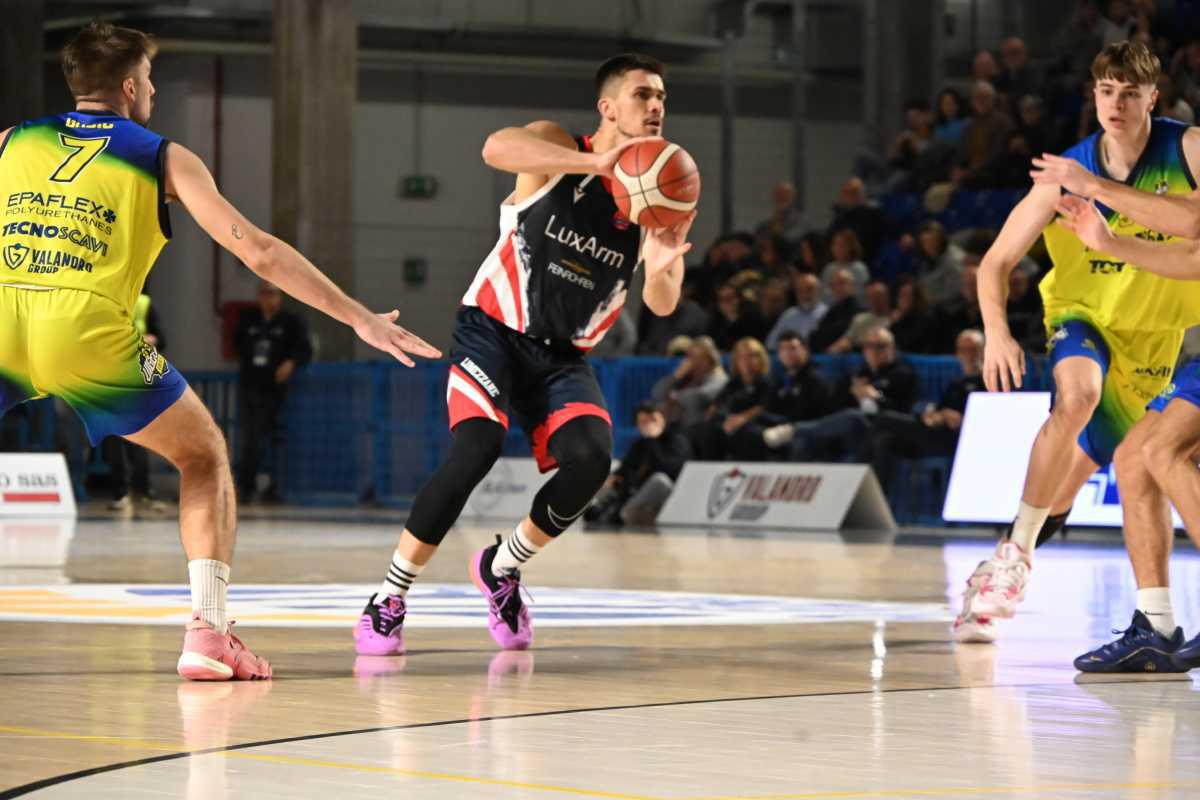 Vigevano paga la fatica, Lumezzane rimonta e si impone 76-85 al palaELAchem