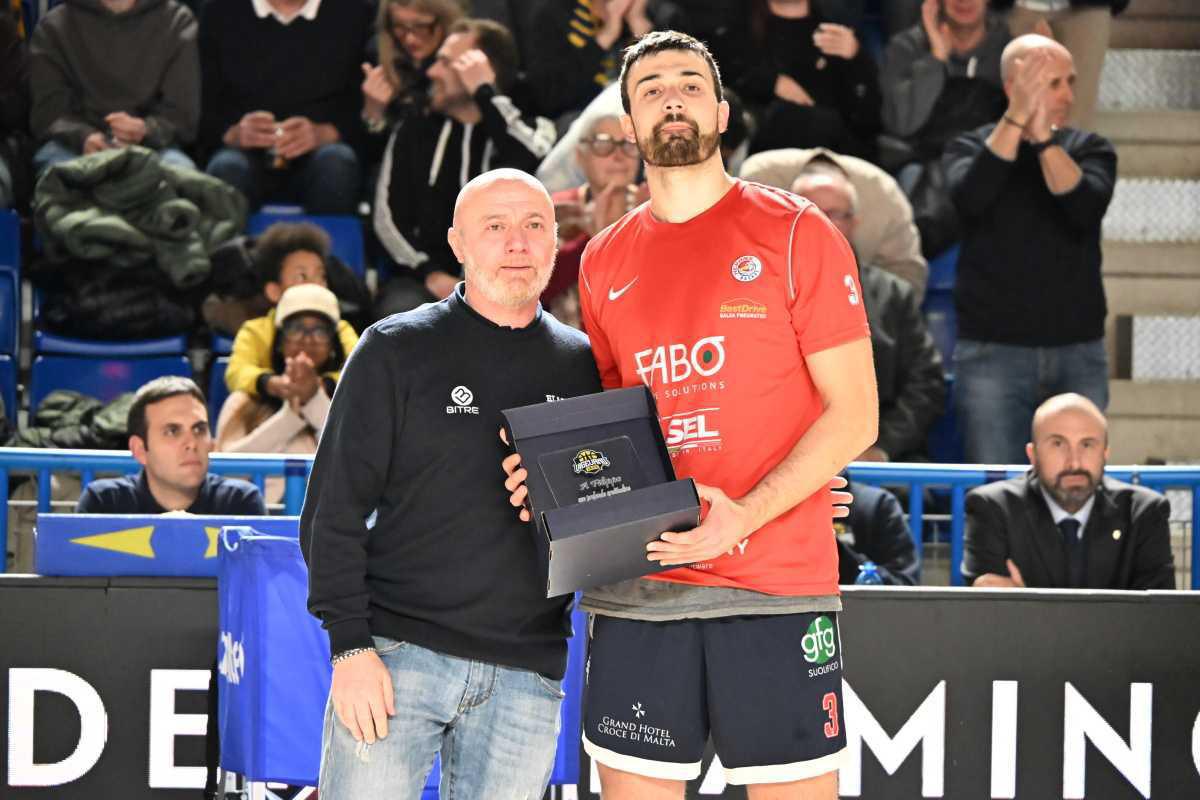 Il ritorno di Pippo Rossi a Vigevano da avversario: il palaELachem lo applaude calorosamente