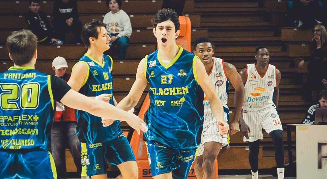 Lucchini e il primo canestro della carriera in serie B: "Porterò pasticcini per tutti" Lucchini e il primo canestro della carriera in serie B: "Porterò pasticcini per tutti"