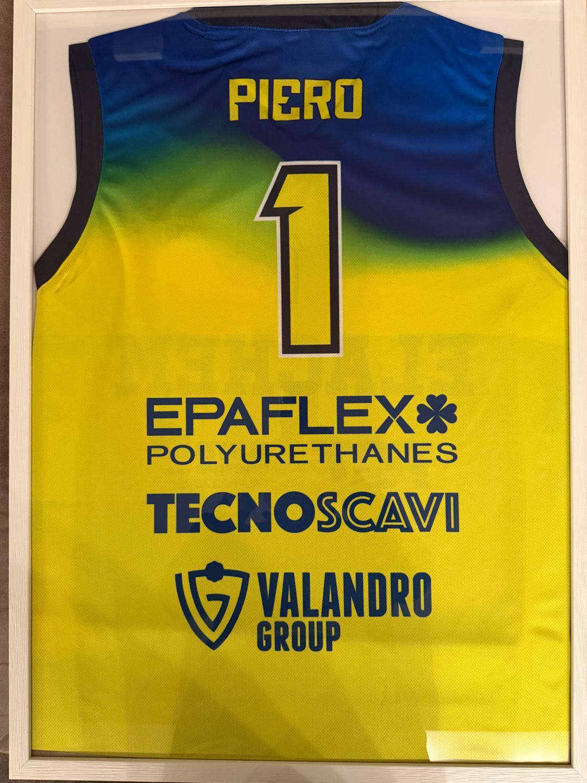 Vigevano 1955 celebra a Rimini Piero Pasini, tecnico della promozione in serie A2 nel 1976/77