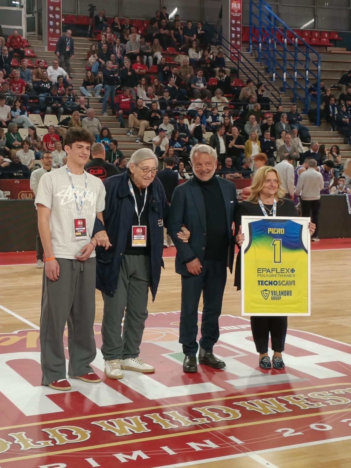 Vigevano 1955 celebra a Rimini Piero Pasini, tecnico della promozione in serie A2 nel 1976/77 Vigevano 1955 celebra a Rimini Piero Pasini, tecnico della promozione in serie A2 nel 1976/77