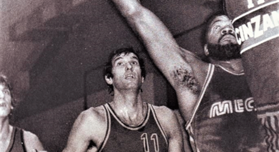 Tanti auguri, mister Mayes! Tanti auguri, mister Mayes!