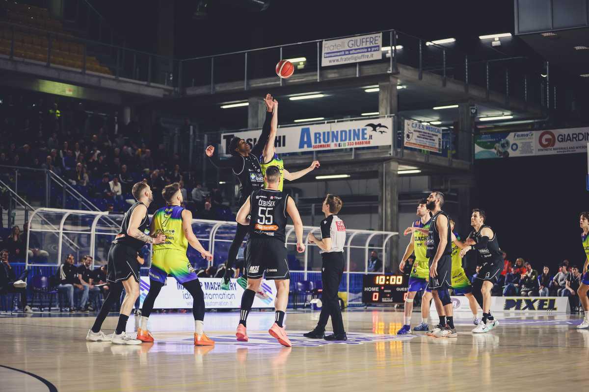 La classifica dopo 32 giornate di campionato: Vigevano a +6 sulle inseguitrici