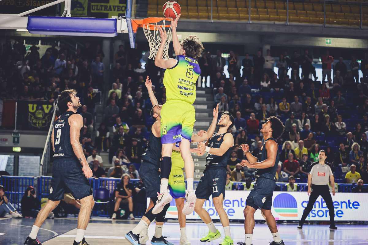 Vigevano piega Piazza Armerina 79-65 ed è certa del 1° posto in classifica nella stagione regolare Vigevano piega Piazza Armerina 79-65 ed è certa del 1° posto in classifica nella stagione regolare