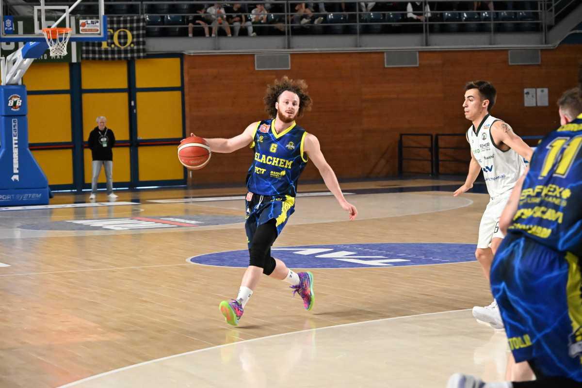 Il tiro di Zacchigna viene sputato dal ferro, Treviglio batte Vigevano 78-75