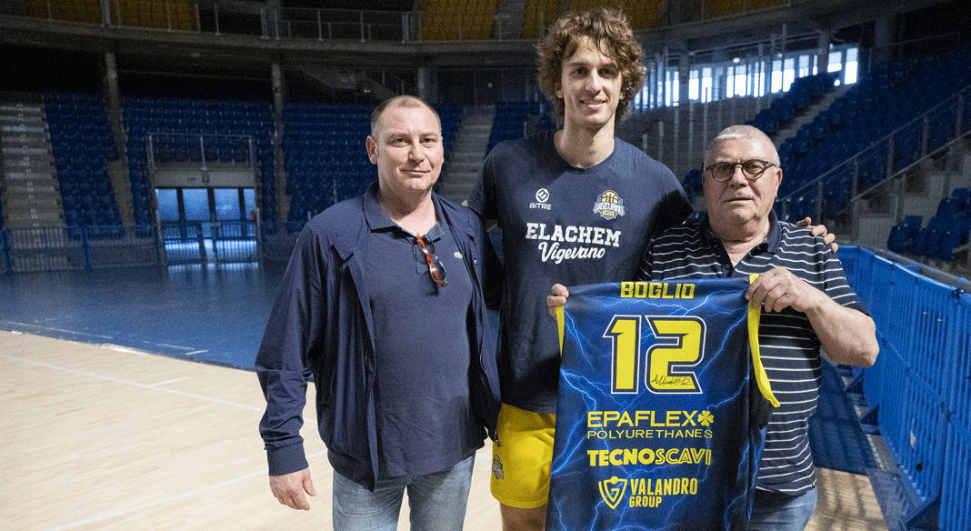 Premiati gli abbonati "Eroi" per la loro fedeltà ai colori gialloblu