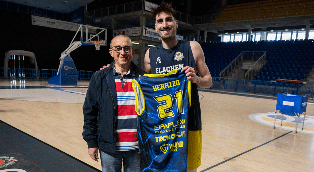 Premiati gli abbonati "Eroi" per la loro fedeltà ai colori gialloblu