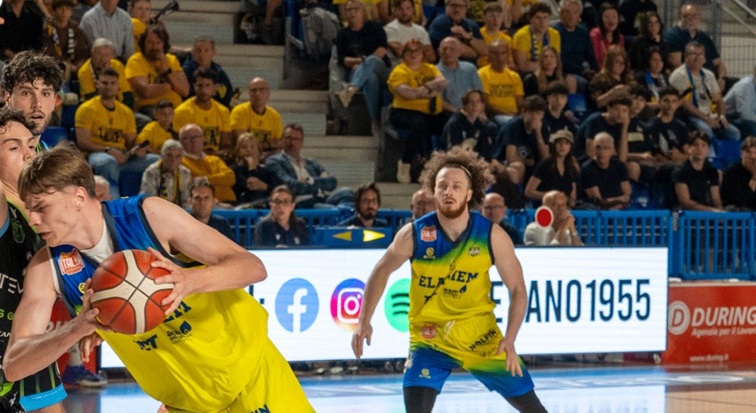 Oltre 4600 spettatori in due partite, il tifo organizzato, l'onda e le 800 magliette BiTre Sport : tutto quanto fa gialloblu! Oltre 4600 spettatori in due partite, il tifo organizzato, l'onda e le 800 magliette BiTre Sport : tutto quanto fa gialloblu!